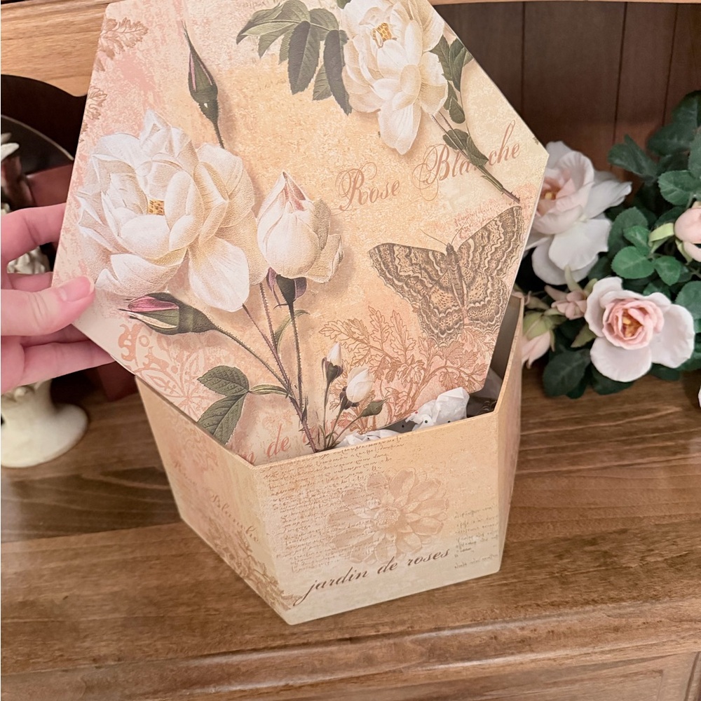 Hexagonal Floral Storage Box - Picture 4 of 5